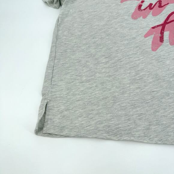 Maurices Shirt Womens 0X Short Sleeve Gray “Love Is In The Air” Graphic-T New! - Picture 4 of 8